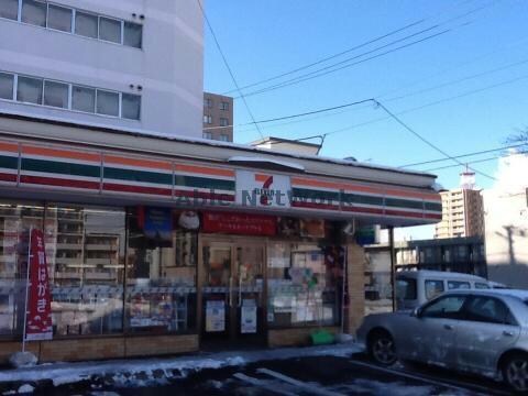 セブンイレブン札幌北28条店(コンビニ)まで215m クレエボヌール
