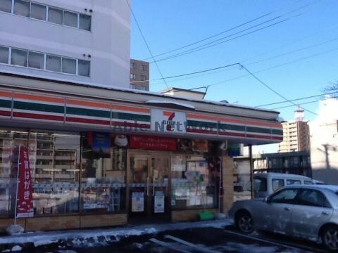 セブンイレブン札幌北28条店(コンビニ)まで431m LEE SPACE北27条