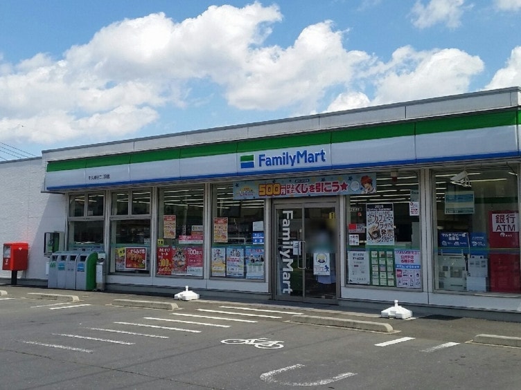 ﾌｧﾐﾘｰﾏｰﾄ 牛久神谷二丁目店(コンビニ)まで460m ルネス牛久