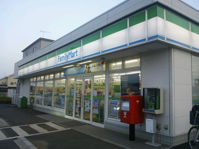 ﾌｧﾐﾘｰﾏｰﾄ ひたち野うしく東店(コンビニ)まで445m アンジェリーク