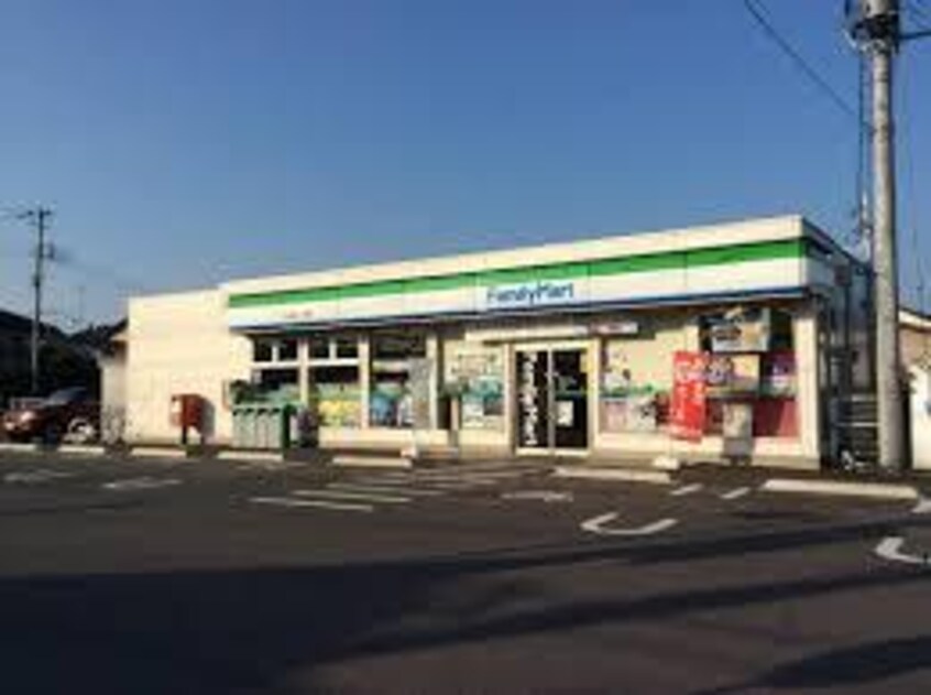 ﾌｧﾐﾘｰﾏｰﾄ 牛久中央二丁目店(コンビニ)まで688m アルカンシエル