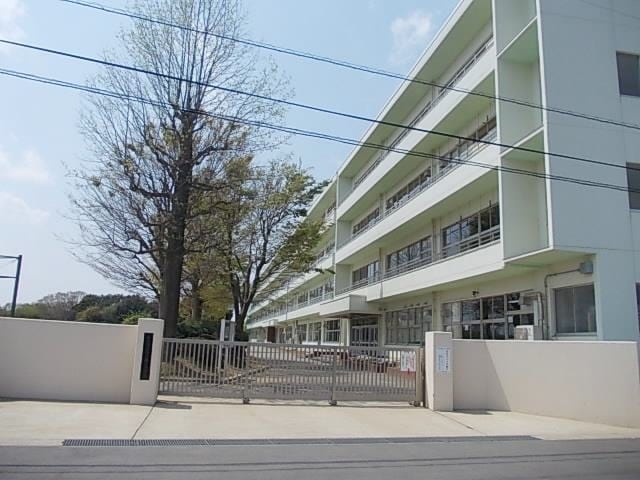 牛久市立牛久第三中学校まで400m アルカンシェル