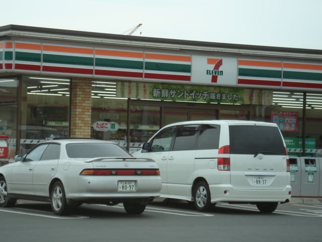 セブンイレブンまで320ｍ レジデンス壱番館