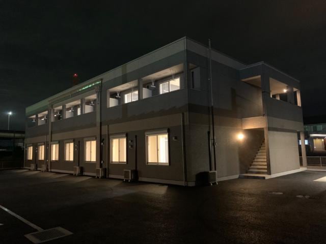 外観写真（夜） Blanche Leo（ブランシュ　レオ）