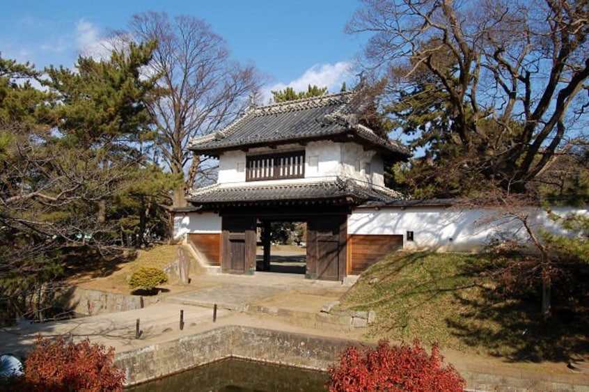 亀城公園まで2，367ｍ Blanche Leo（ブランシュ　レオ）