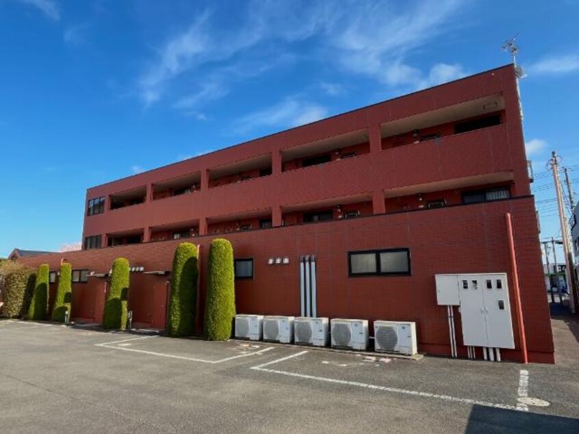 外観写真（昼） イースト　ステージ
