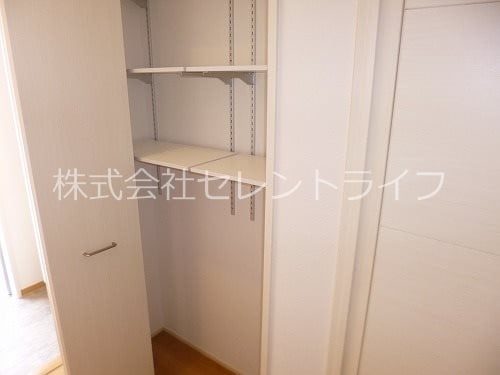 廊下収納 リレア学園南