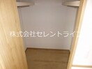 洋室：ウォークインクローゼット内部（正面） パークハウス　A・B棟
