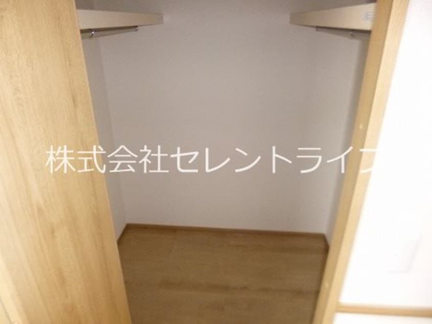 洋室：ウォークインクローゼット内部（正面） パークハウス　A・B棟