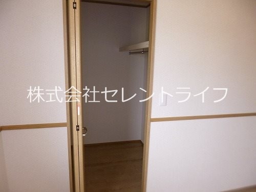 洋室：ウォークインクローゼット内部（右側） パークハウス　A・B棟
