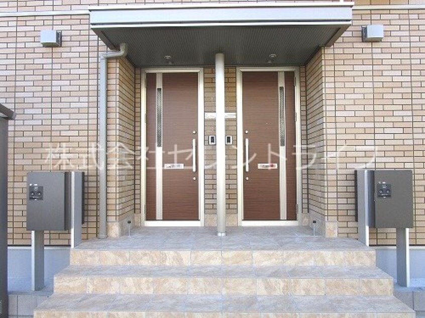 玄関前 La.HAL　学園の森