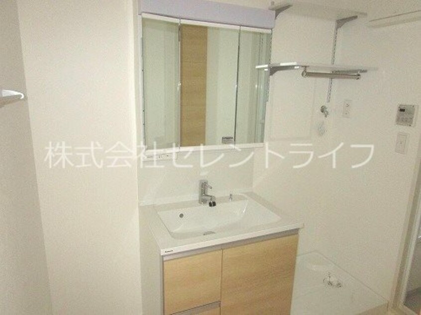 3面鏡シャワー付きトイレ La.HAL　学園の森