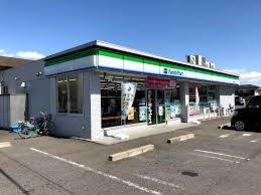 ﾌｧﾐﾘｰﾏｰﾄ つくば桜金田店(コンビニ)まで735m プレジオ栄