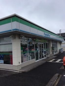 ﾌｧﾐﾘｰﾏｰﾄ つくば手代木店(コンビニ)まで1090m WEST