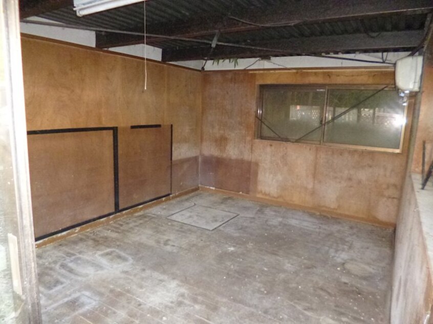  管理住宅付き犬飼育場