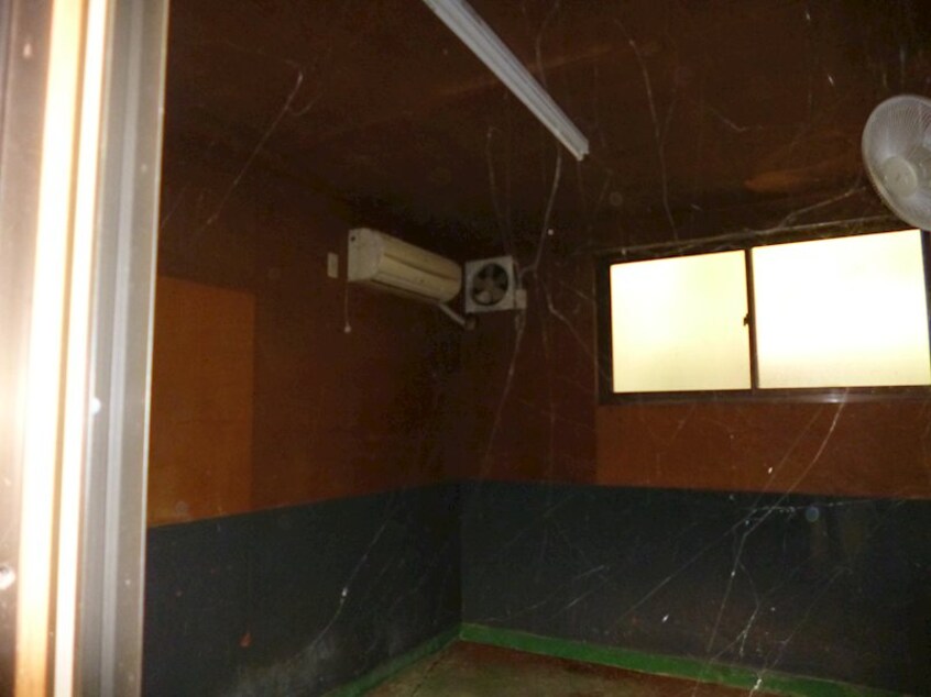  管理住宅付き犬飼育場