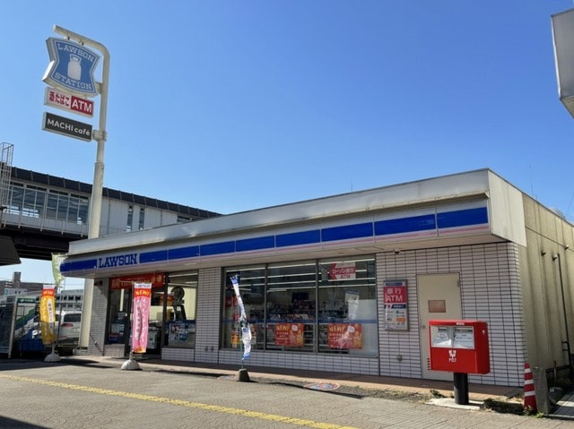 ローソン土浦駅東口店まで750m プラージュＢ