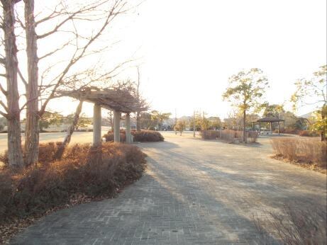 樫の木公園まで900m ヴィラ・ラフレシールＡ