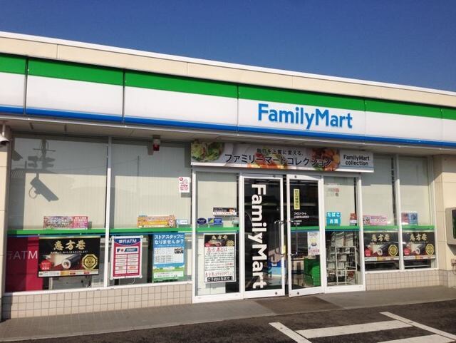 ファミリーマートまで600m ウエストピークIII