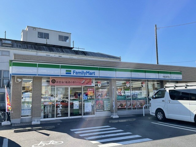 ファミリーマートまで750m カルム