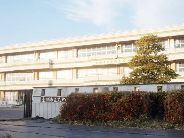 乙戸小学校まで950m アイステージ