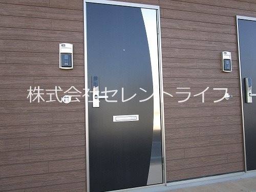 玄関前 KK Hills III