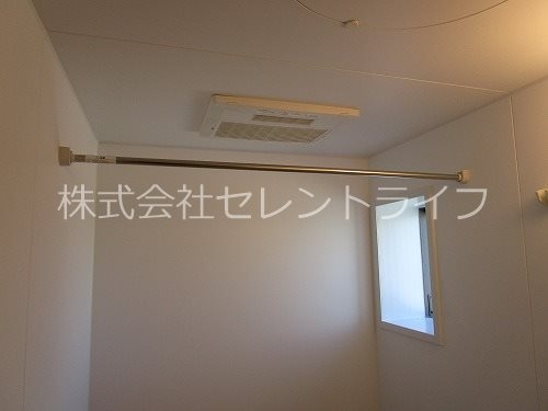 浴室換気乾燥機能＆小窓付き KK Hills III