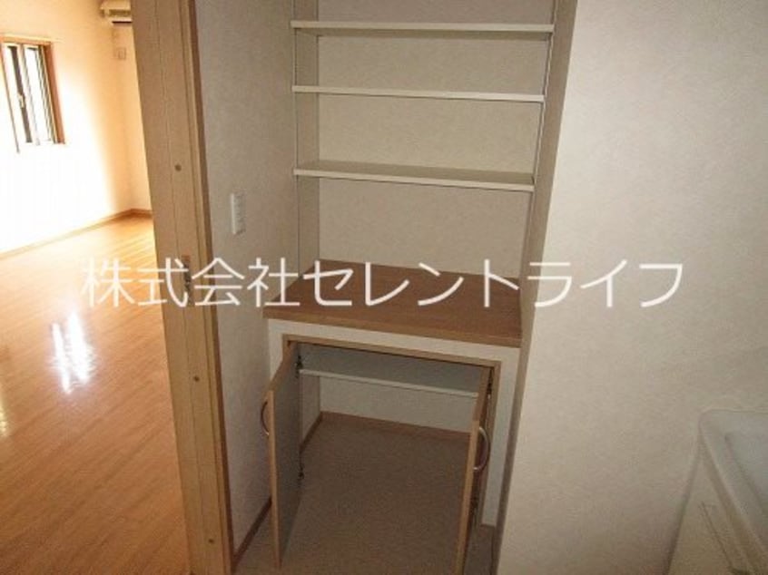洗面スペース収納内部 ポジターノ