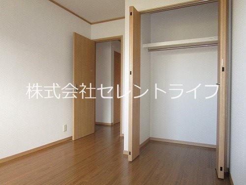 2階北西洋室クローゼット内部 ポジターノ