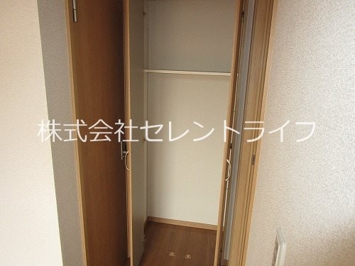 玄関収納内部 ポジターノ