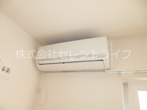 南側洋室エアコン リトルオリーブ