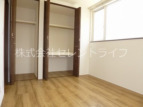 北側洋室クローゼット リトルオリーブ