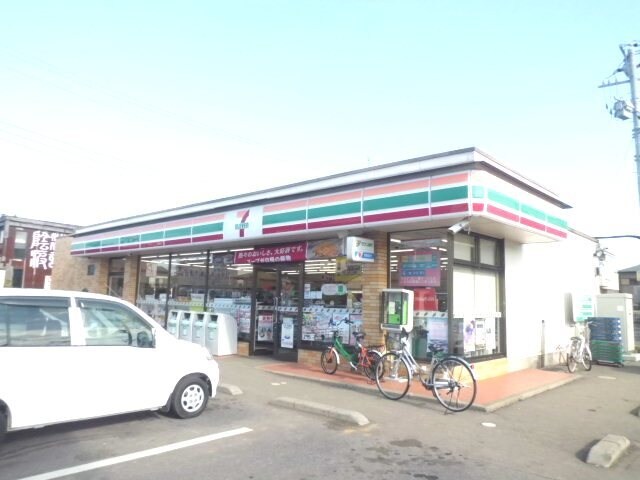 セブンイレブン高見原店まで650m ＰＬＵＭ・ファミ－ル５