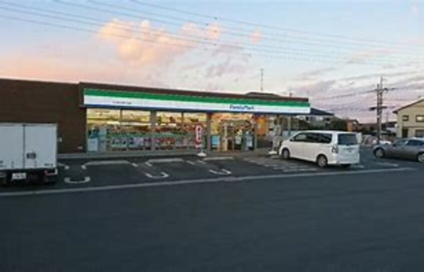 ﾌｧﾐﾘｰﾏｰﾄ つくば谷田部中央店(コンビニ)まで651m ミラドールK
