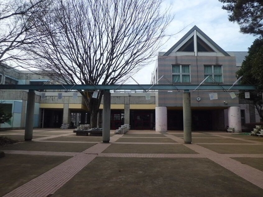 つくば市立二の宮小学校まで1600m ヴィラ・フリューゲル