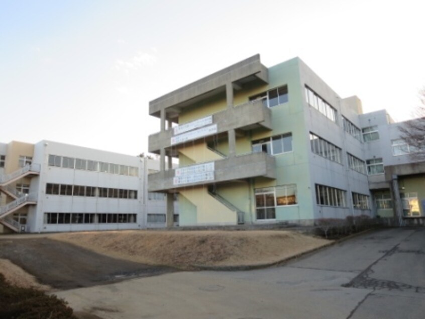 つくば市立谷田部東中学校まで2400m ヴィラ・フリューゲル