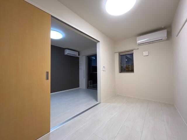 室内 キルシュ・ブリュ－テA