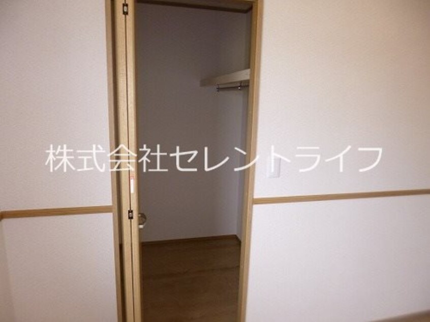 洋室：ウォークインクローゼット内部（右側） パークハウス　A・B棟