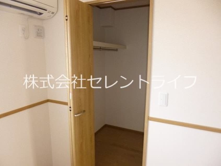 洋室：ウォークインクローゼット内部（左側） パークハウス　A・B棟