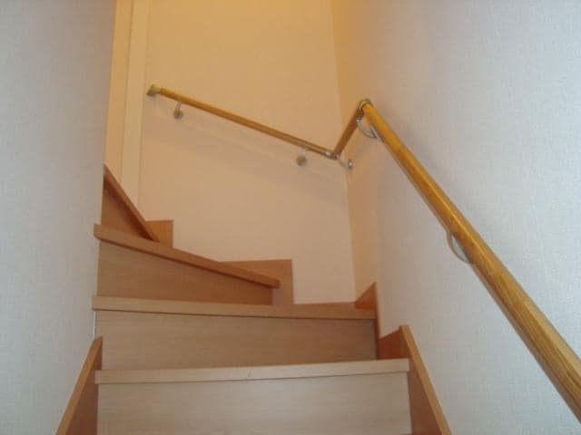 階段 コモド　ピノ　IV