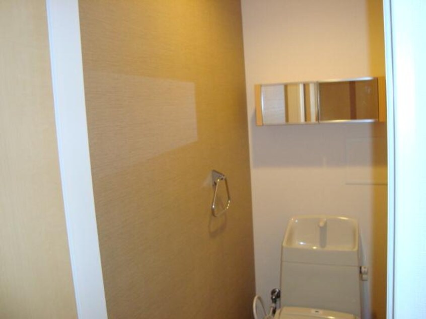 トイレ コモド　ピノ　IV