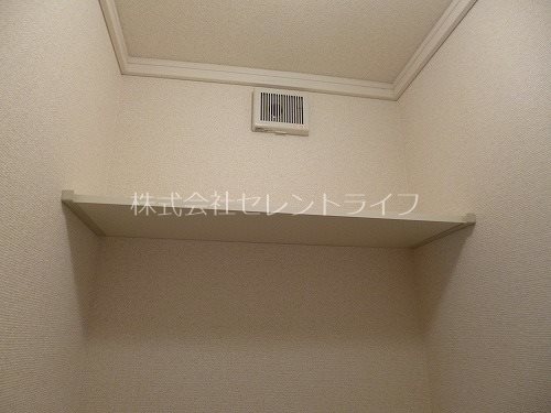 トイレ上部収納棚板あり プレミール