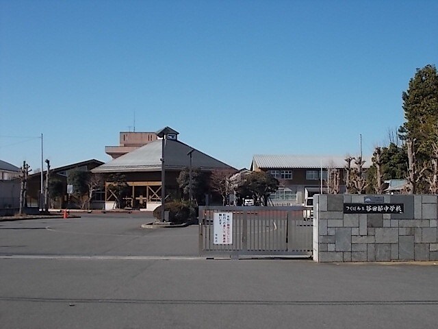 谷田部中学校まで2500m アルエット