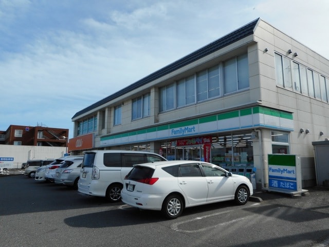 ファミリーマートまで1900m ベルマーレ