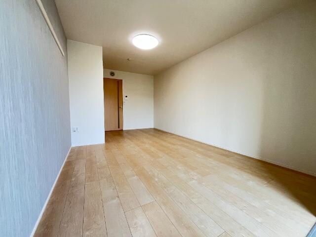 室内 アジューレ