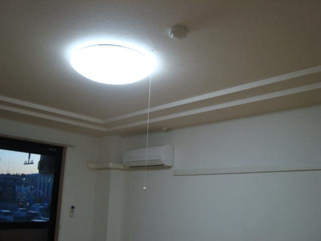 照明 アンとラズの家