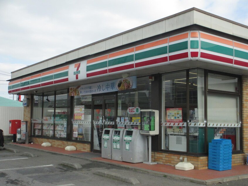 ｾﾌﾞﾝｲﾚﾌﾞﾝ 水海道八幡神社前店(コンビニ)まで1351m メゾン古谷B1