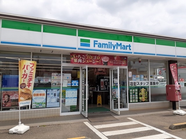 ファミリーマート坂東辺田店まで810m フェリチータ坂東　Ｃ