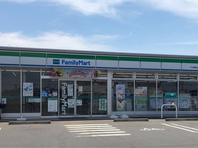 ファミリーマートまで600m グリエラ　III