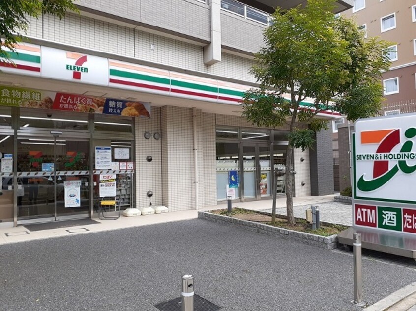 セブンイレブン取手駅東口店まで700m コモド　アデッソ